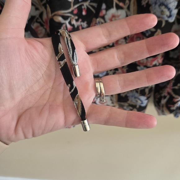 WHBM | Floral Long Sleeve Popover Blouse with Crochet Ladder Detail Size 6 - Picture 6 of 8